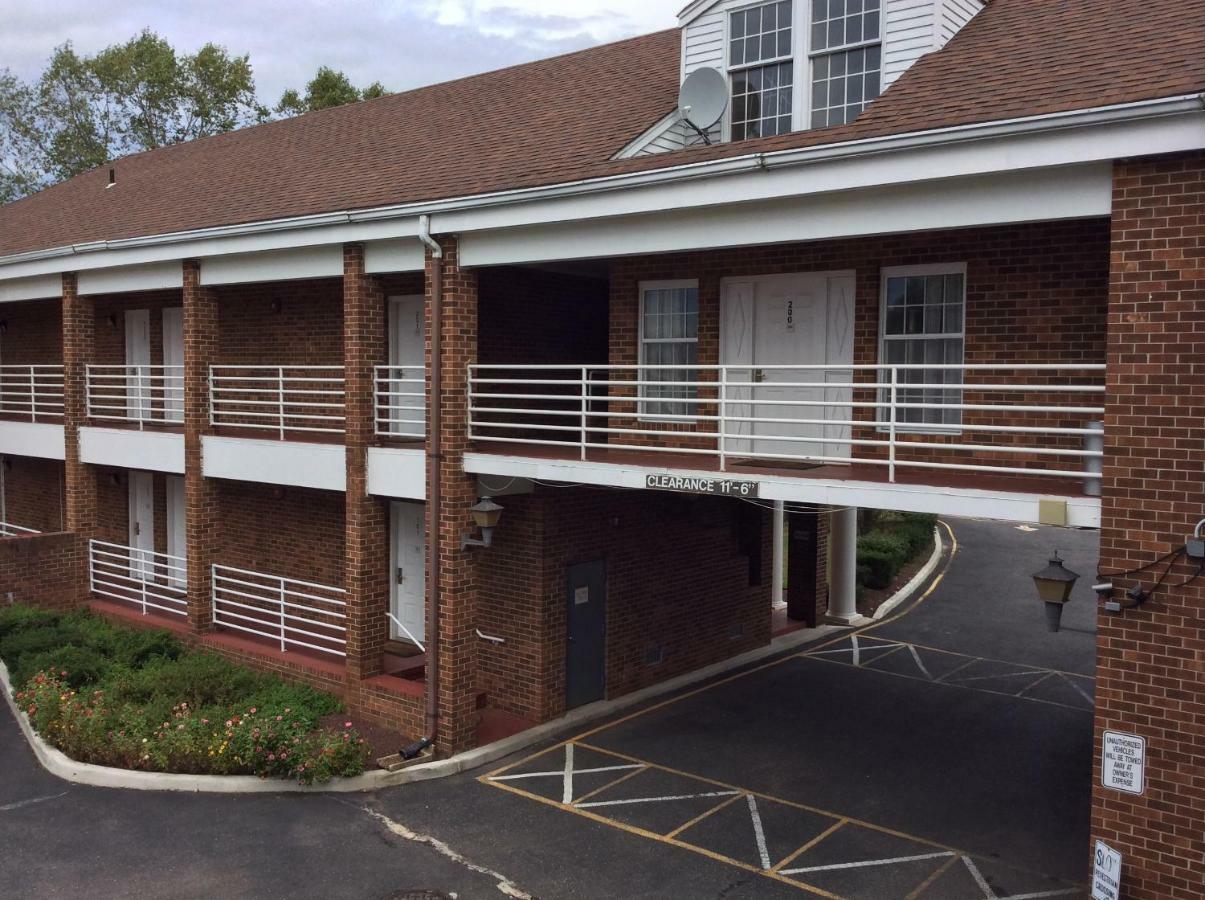 The Village Inn Colts Neck Exterior foto